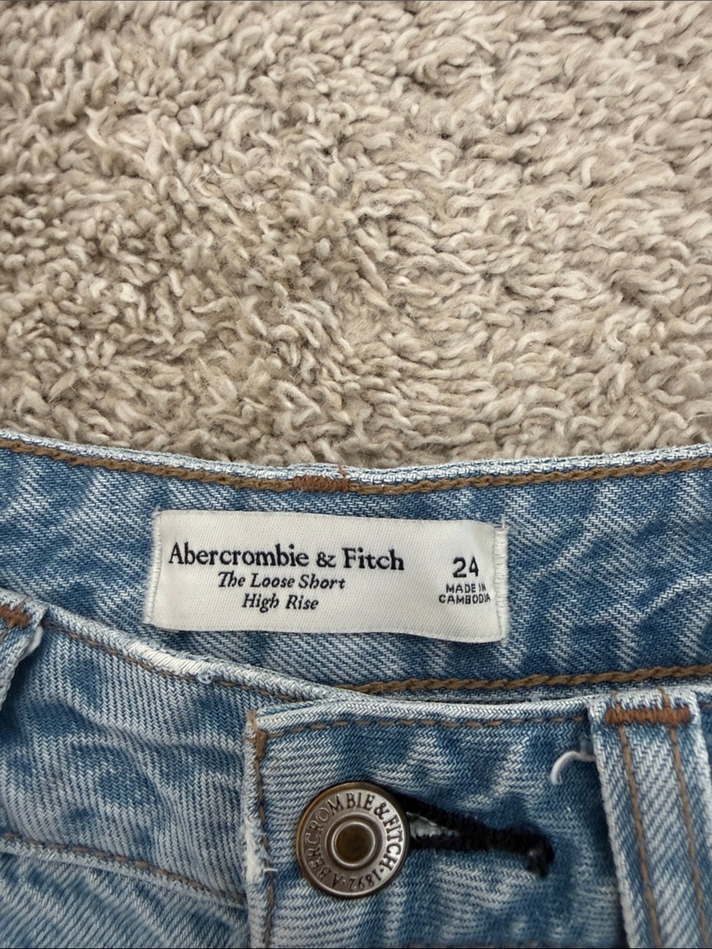 Abercrombie & Fitch Loose Short High Rise - Picture 4 of 4
